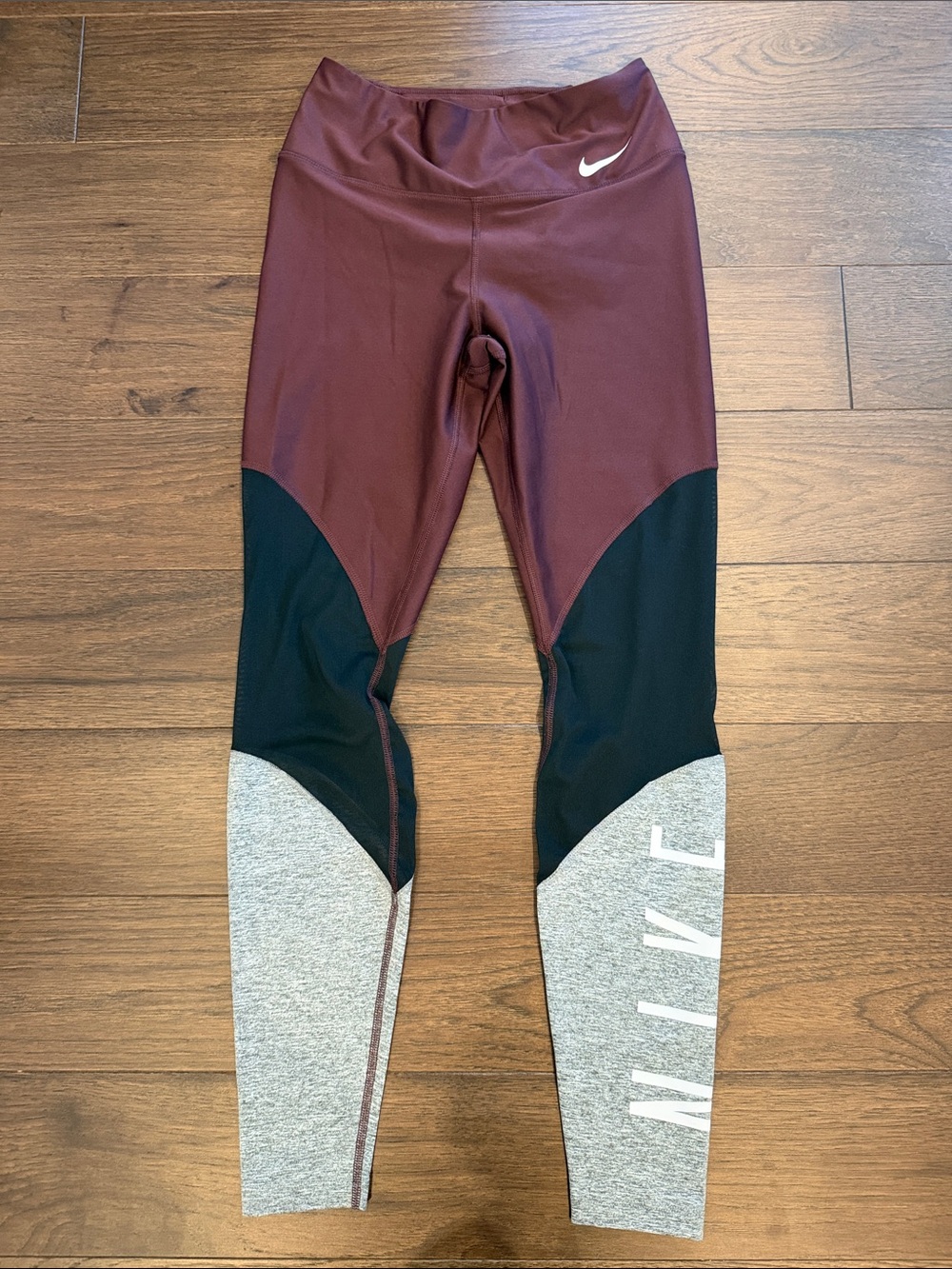 Nike Performance Leggings in Size Small - Maroon/Black/Gray - C53-027
